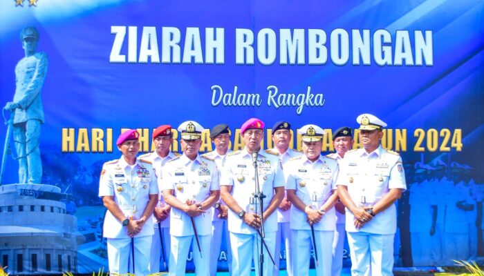 Wadan Puspenerbal Ziarah Taman Makam Pahlawan 10 November