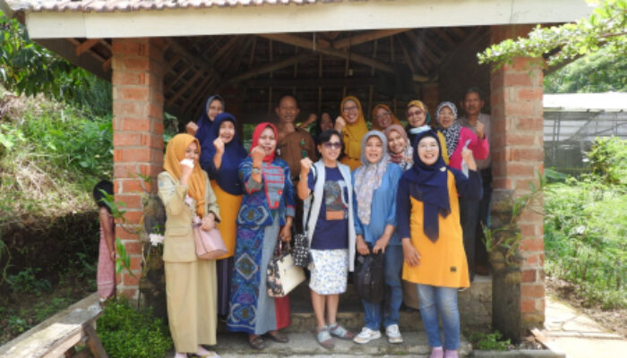 Ketua TP PKK Kedungkandang Kunjungi Urban Farming Cemorokandang