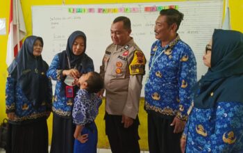 Bhabinkamtibmas Polsek Ngawen Polres Blora Monitoring Pekan Imunisasi Nasional Polio