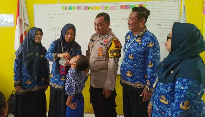 Bhabinkamtibmas Polsek Ngawen Polres Blora Monitoring Pekan Imunisasi Nasional Polio