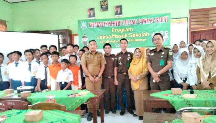 Berikan Penyuluhan Hukum di SMPN 2, Kejari Tubaba Imbau Peserta Didik Jauhi Narkoba